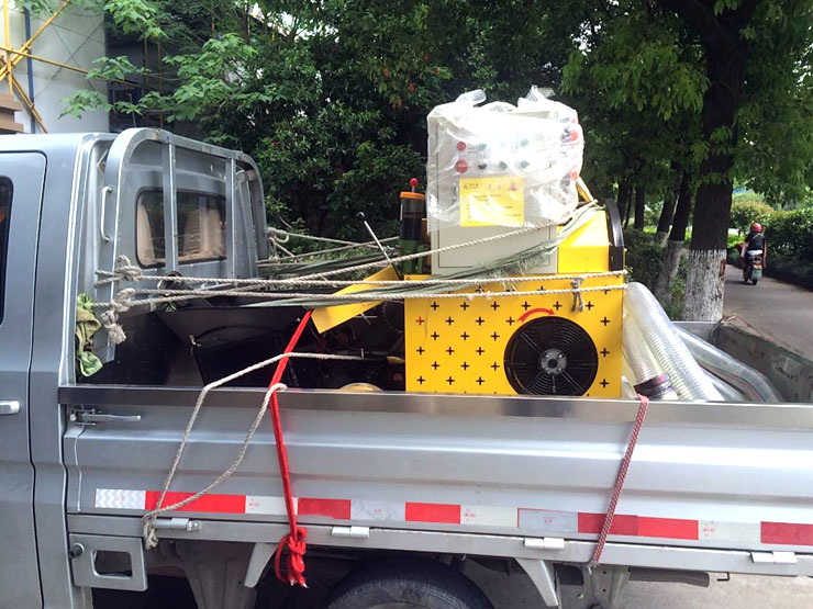 臥式二次構(gòu)造柱泵到達華恒建工