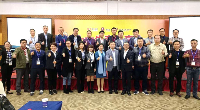 魯科重工合影中國(guó)電子商務(wù)十大牛商評(píng)選活動(dòng)