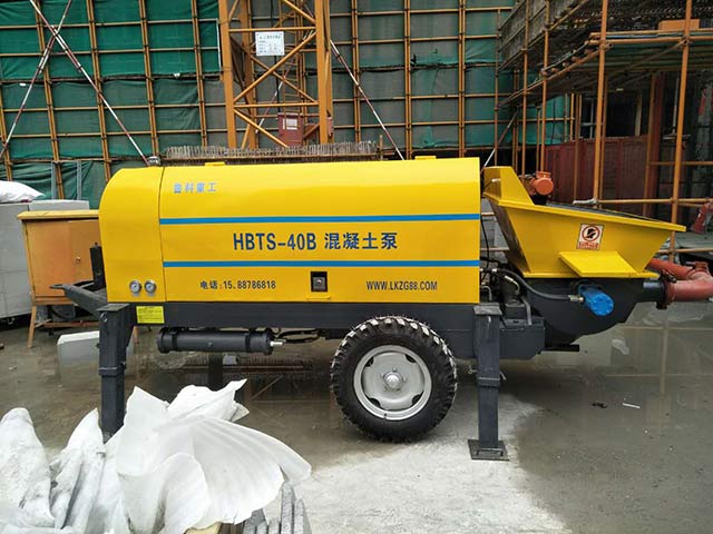 細石混凝土泵施工現(xiàn)場